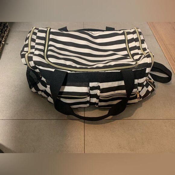 Zebra stripped travel bag - duffle bag - carryon bag - Picture 3 of 6